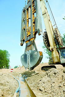 龍湖調(diào)蓄工程防滲墻即將圍合